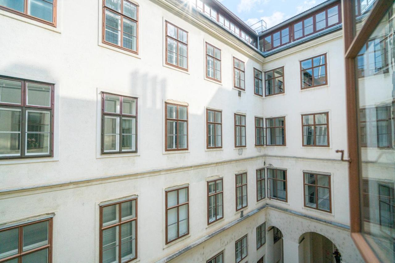 Vienna Residence, Volkstheater - Parliament Exterior photo