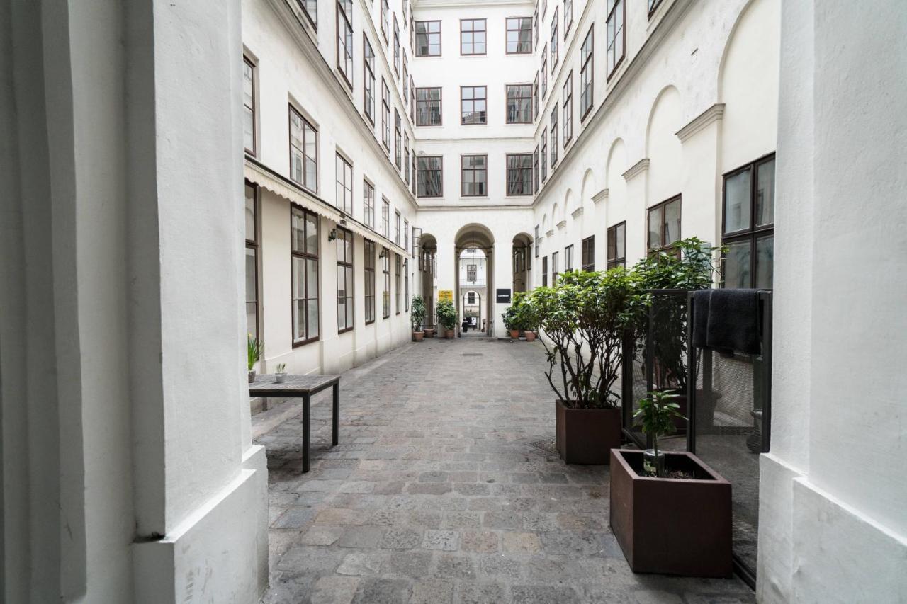 Vienna Residence, Volkstheater - Parliament Exterior photo