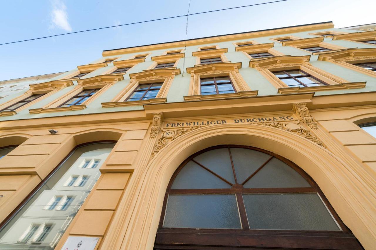 Vienna Residence, Volkstheater - Parliament Exterior photo